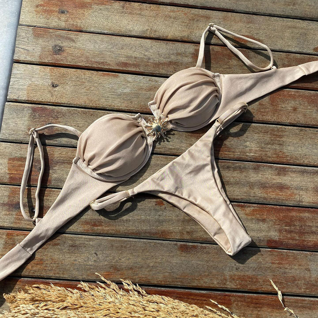 Dame bikini-sæt med elegant skål og unikt smykkedetalje Stilla