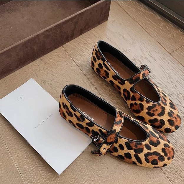 Dame ballerinaer med moderne leopardmønster og flot rem Stilla