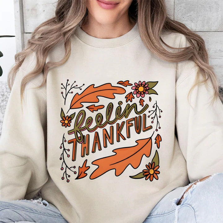 Kvinders sweatshirt med farverigt efterårsdesign og inspirerende tekst Stilla
