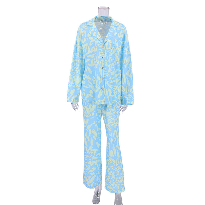 Dame usædvanligt pyjamas-sæt med store geometriske mønstre og lette, åndbare materialer Stilla