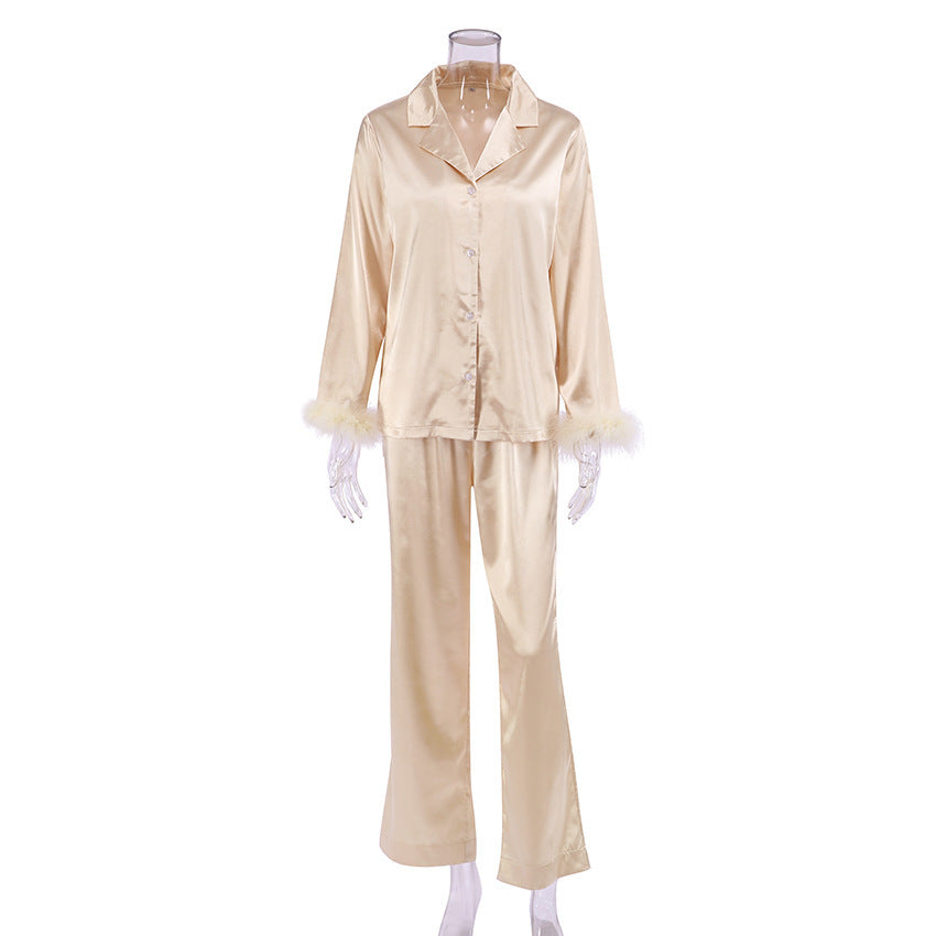 Dame Satin Pyjamakombi med luksuriøs fjerbesætning Stilla