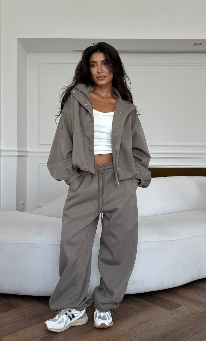 Kvinders afslappede sæt med kort hoodie og komfortable joggers Stilla