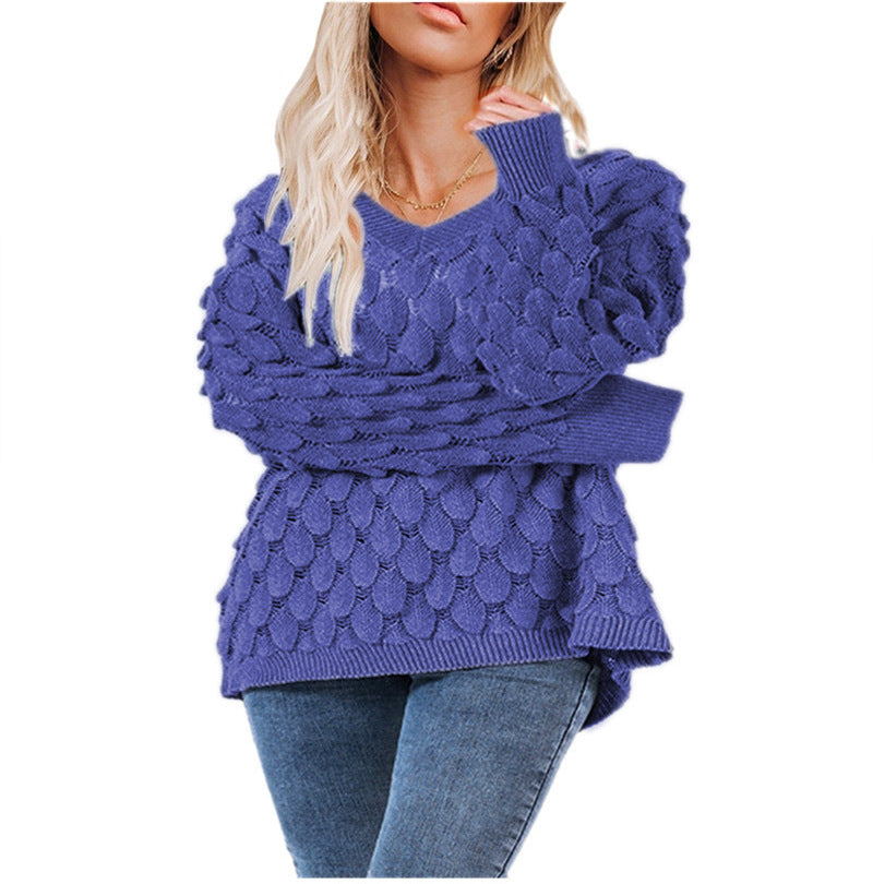 Kvinders chunky strikket sweater med skulpturel bølgemønster og V-hals Stilla