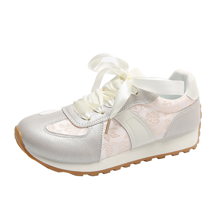 Dame Stilfulde Sneakers med glitrende overmateriale og fashionable satin snørebånd Stilla