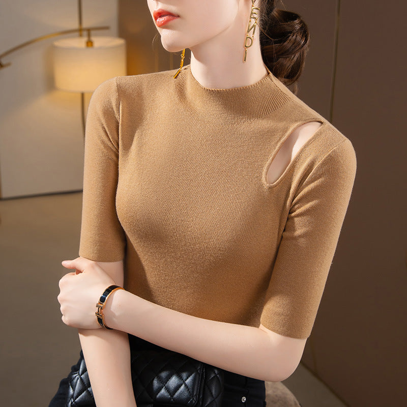 Dame modigt kortærmet shirt med unikke cut-out-detaljer og elegant ståkrave Stilla