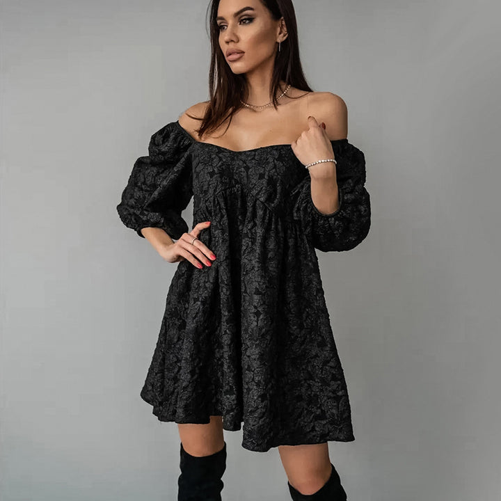 Dame Off-Shoulder Minikjole med voluminøse puffærmer og struktureret stof Stilla