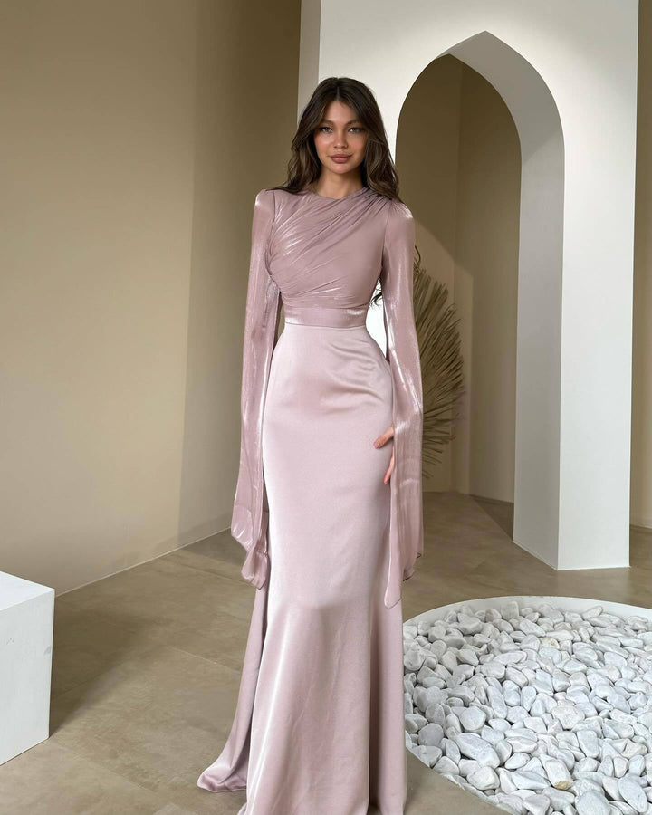 Dame aftenkjole med elegant drapering Stilla