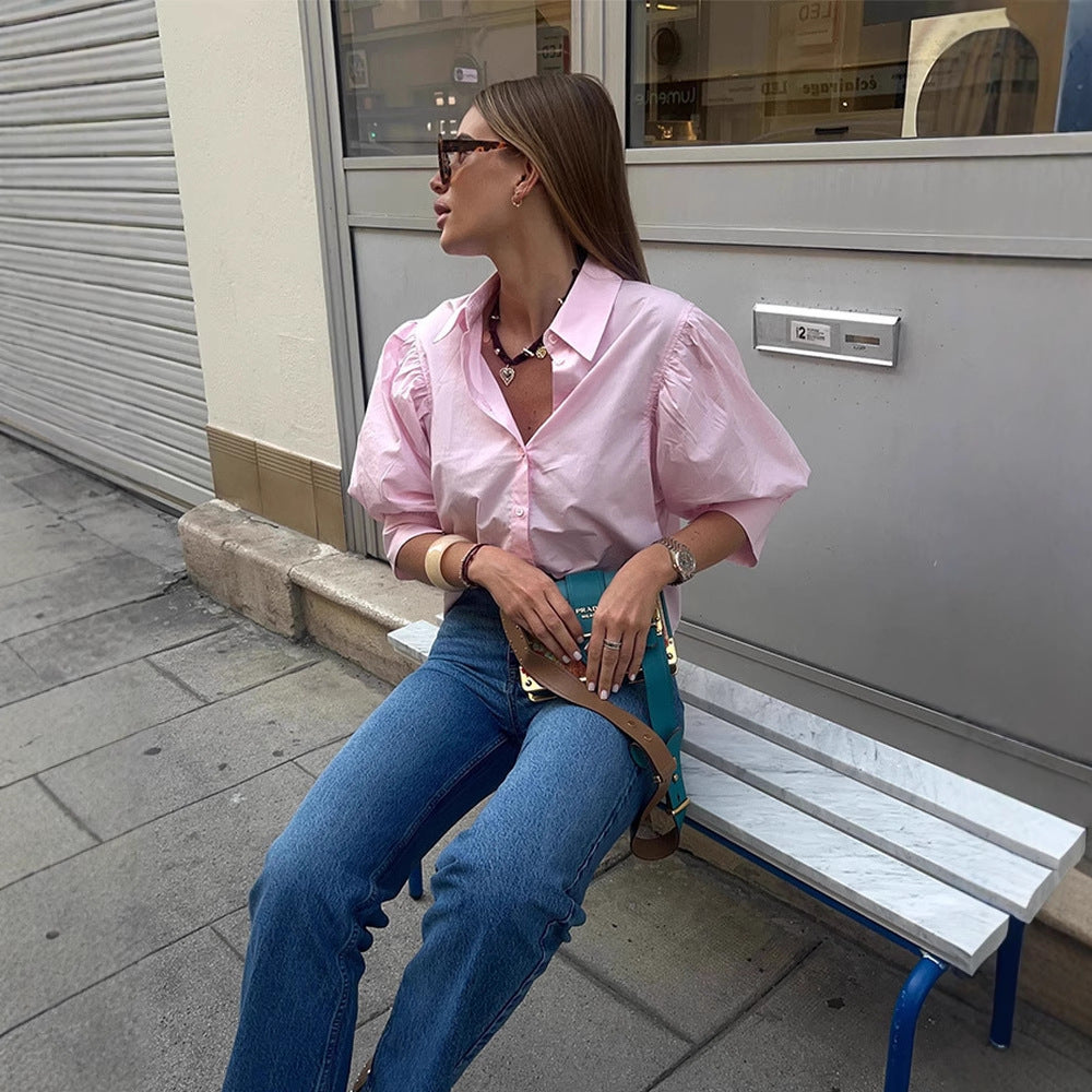 Damebluse med puffærmer og elegant silhuet Stilla