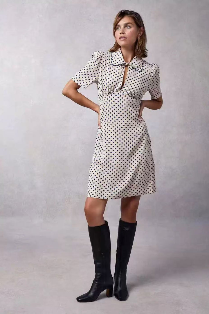 Dame Polka-Dot Kjole med klassisk Skjortekrave og raffinerede Puffærmer Stilla