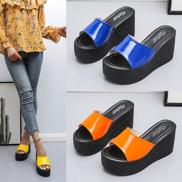 Dame platformsandal med flot glans Stilla