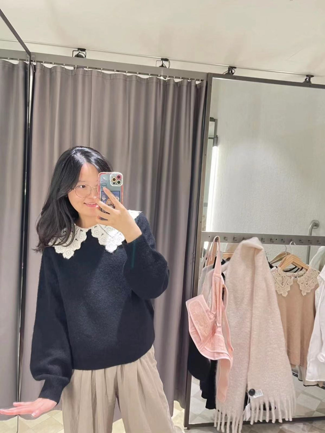 Dame sweater med elegant, struktureret krave og fashionable ærmer Stilla