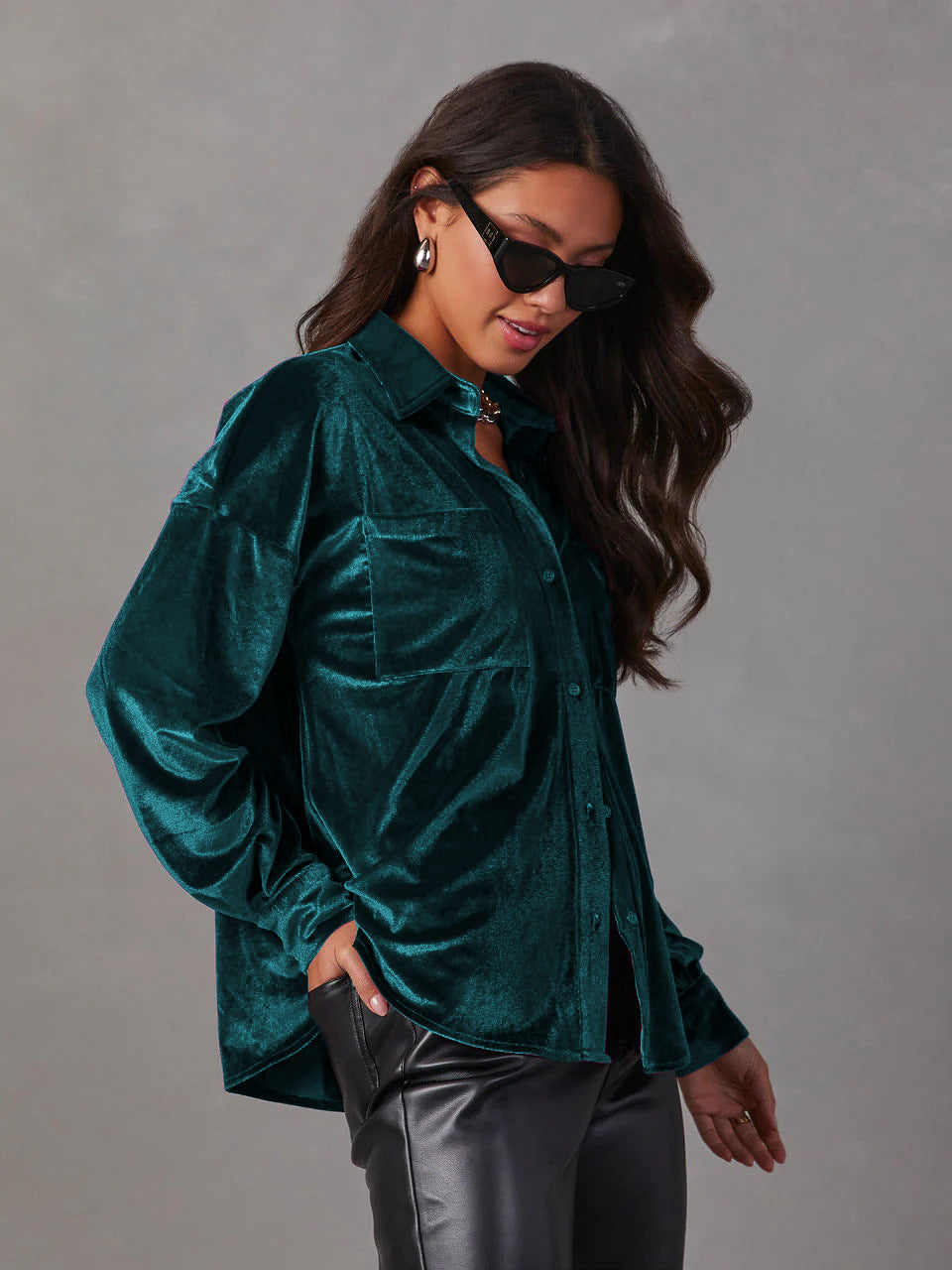Dame elegant veloursbluse med klassiske lommer og fashionable detaljer Stilla