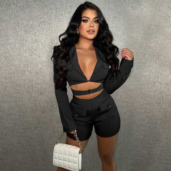 Dame mode blazer sæt med cut-out detaljer og shorts Stilla