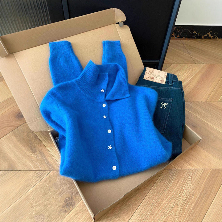 Kvinders elegante cardigan med høj krave og stjernedetaljer på knapper Stilla