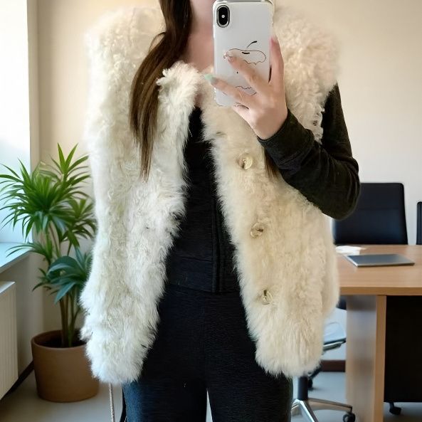 Dame Fluffy Vest med Knapdetaljer Stilla