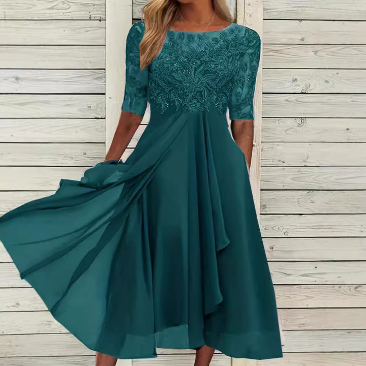 Damer na elegant chiffon midikjole med bestiklet spidsoberdel og halvlange ærmer Skovae