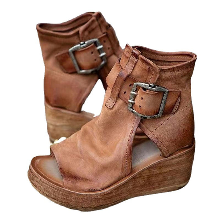 Dame Wedge-sandaler med moderigtig spændeudsmykning og skridsikker sål Stilla