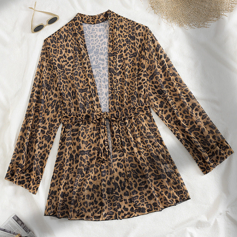 Dame luftig strandoverdel med trendy leopardprint Skovae