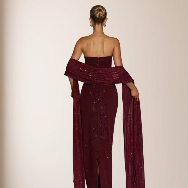 Dame elegante aftenkjole med glitrende paljetter og design uden stropper