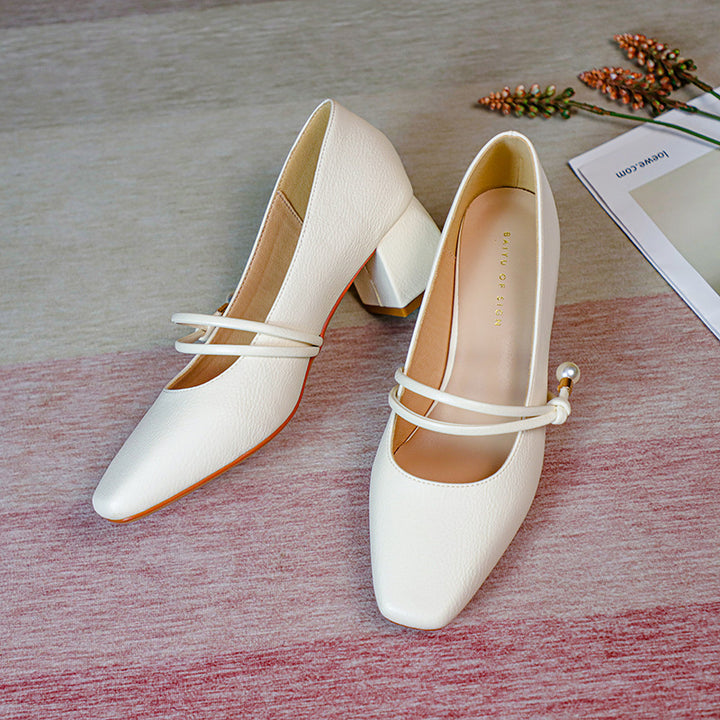 Dame elegante blokhæls pumps med dekorativ rem i kvadratisk design Stilla