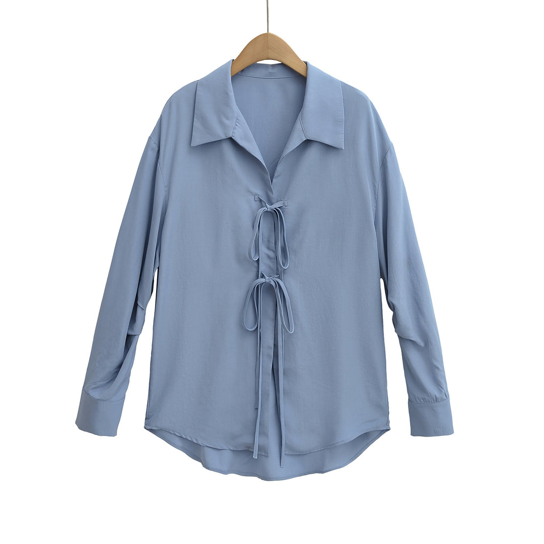 Damebluse med elegant snøring og løs pasform Stilla
