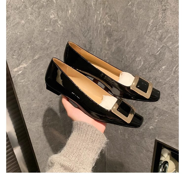 Dame elegante slippers med dekorativ metalspænde Stilla