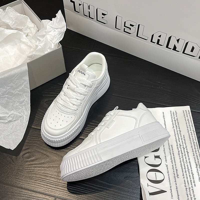 Dame Elegant Plateau-Sneaker med åndbar overfladestruktur og modeaccentuer Stilla