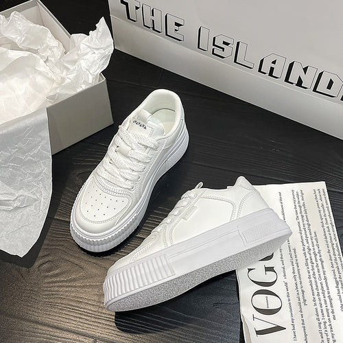 Dame Elegant Plateau-Sneaker med åndbar overfladestruktur og modeaccentuer Stilla