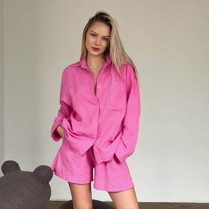 Dame afslappet oversized skjorte og shorts sæt i let stof med modigt strukturmønster Stilla