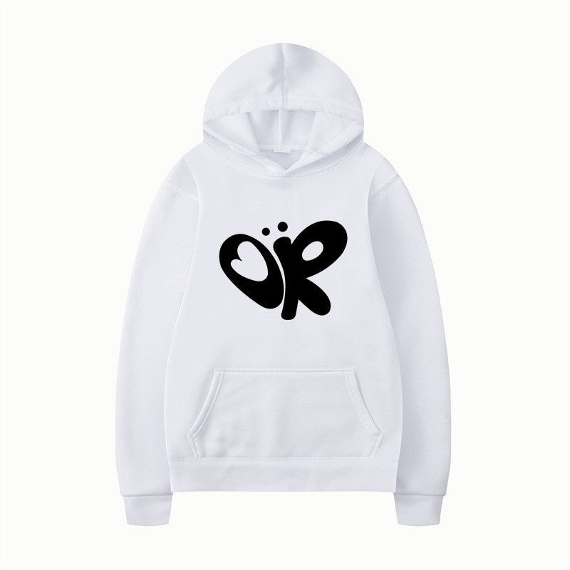 Dame hoodie med stort print og praktisk kænguru lomme Skovae