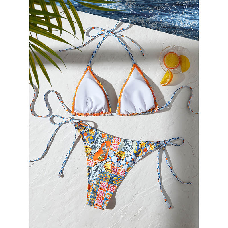 Dame triangel-bikini med legende blomsterdesign og elegante bånd