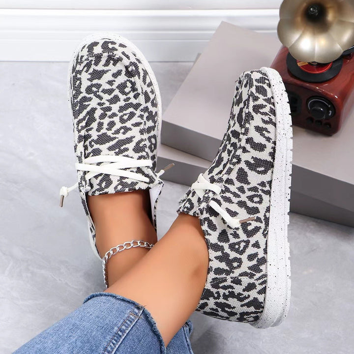 Dame sneakers i trendy leopardmønster med fleksibel sål og åndbar overmaterialedesign Stilla