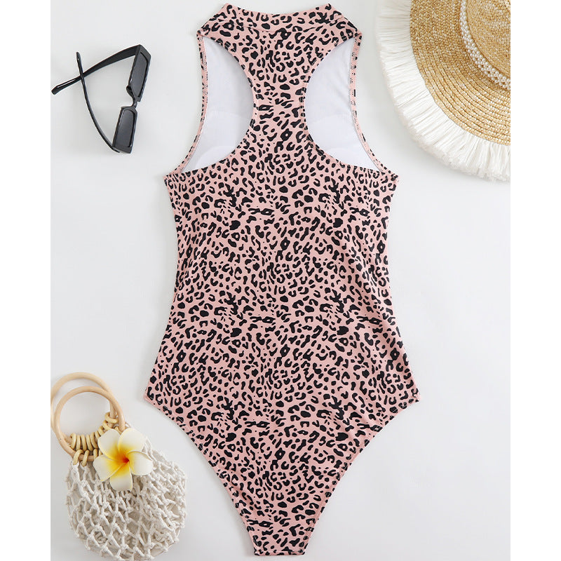 Dame ensfarvet badedragt med sporty lynlås og trendy dyreprint Stilla