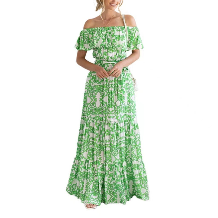 Dame maxikjole med off-shoulder design og blomster mønster detaljer Stilla