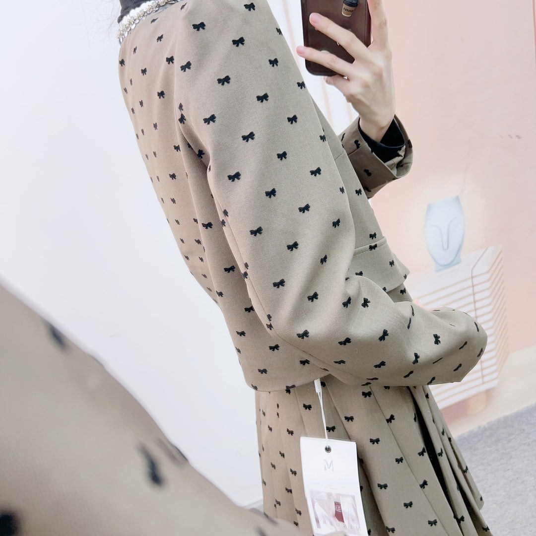 Dame Kort Blazer og Nederdel Sæt med dekorative Knapdetaljer og Fashionabelt Mønster Stilla