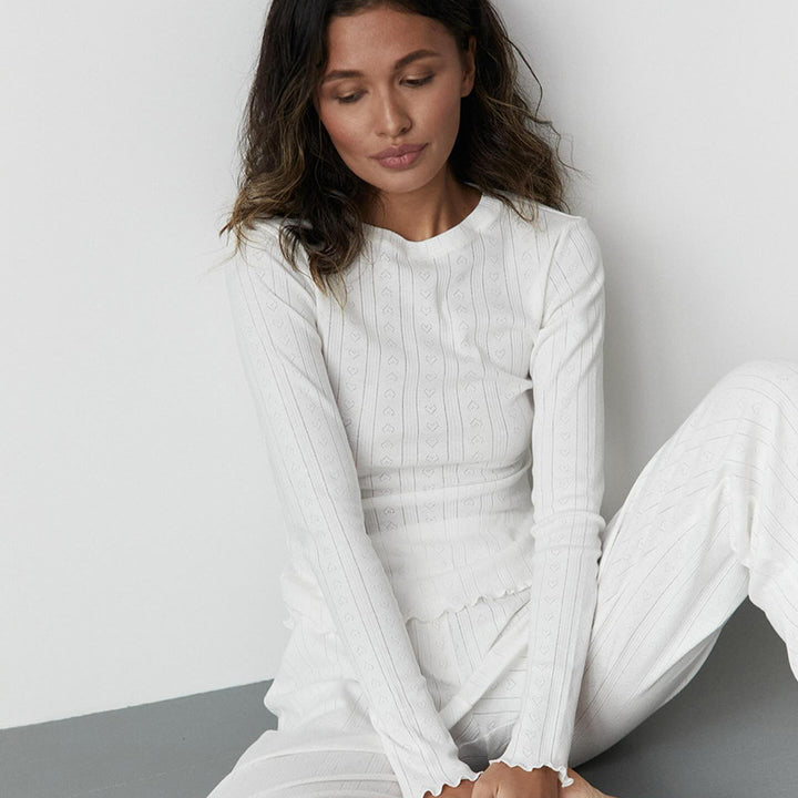 Dame Pyjama-sæt i let, åndbart materiale med flæse-detaljer Stilla