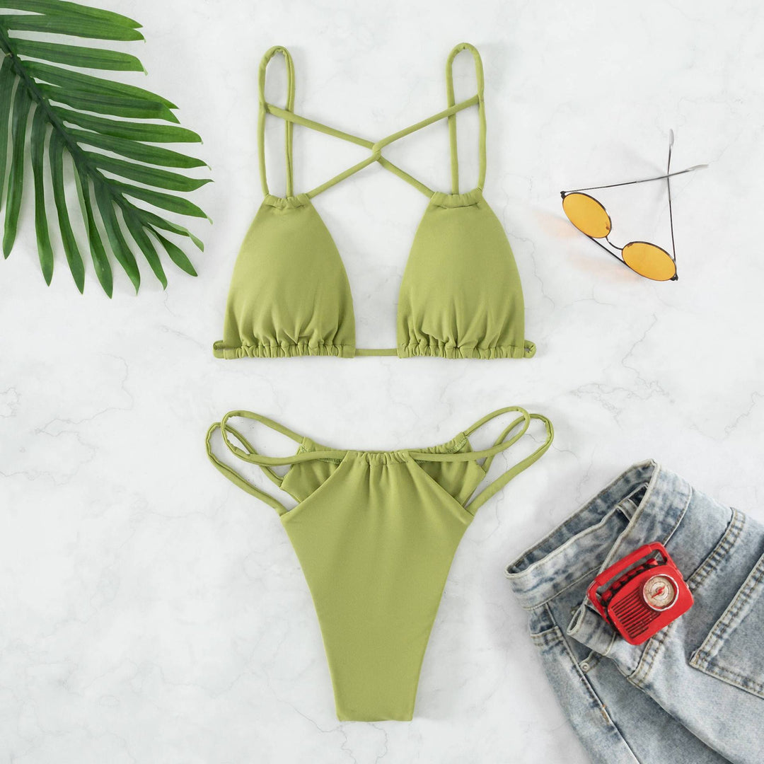 Dame triangel-bikini med innovativt criss-cross stropdesign Stilla