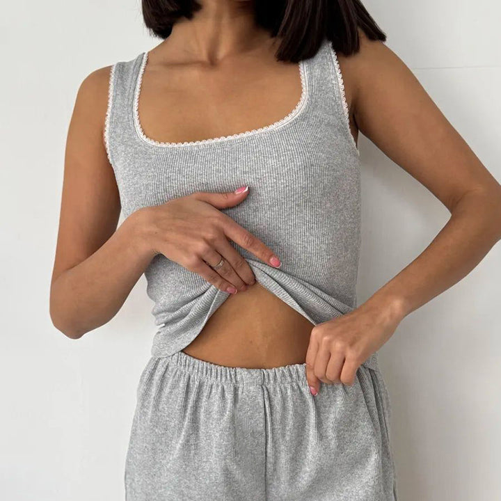 Dame behagelig kort pyjamasæt med fin ribstruktur og elastisk talje Stilla