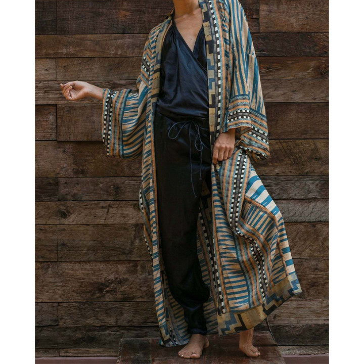 Dame kaftan med kunstnerisk geometrisk mønster og flydende snit Stilla