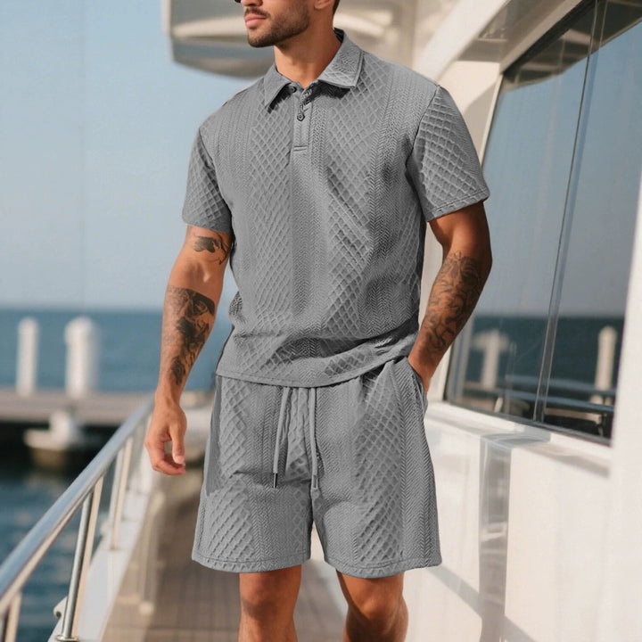 Herrer nan struktureret polo-shirt- og bermuda-shorts-sæt fra quiltet bomuldsblanding Skovae
