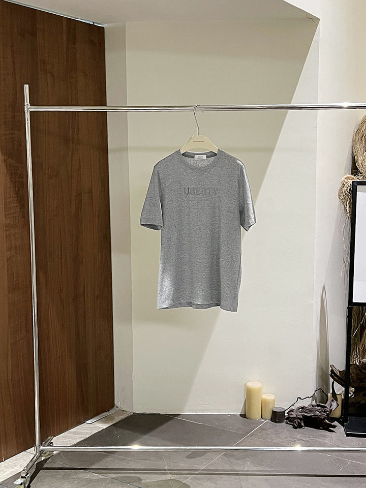 Dame T-shirt med moderne skrift og afslappet snit Stilla