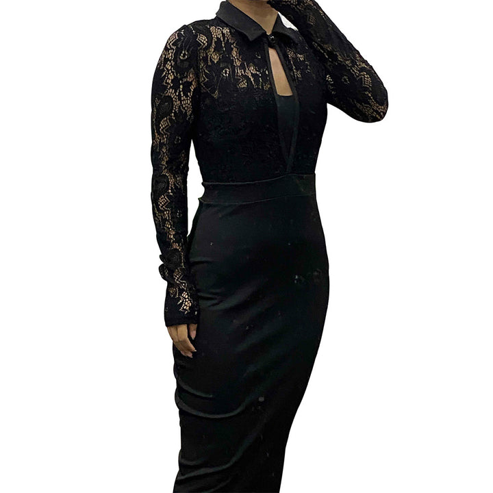Dame elegant omslagkjole med transparente spidse ærmer og figursyet snit Stiila