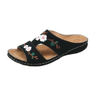 Dame clogs med blomsterbroderi og anatomisk fodseng Stilla
