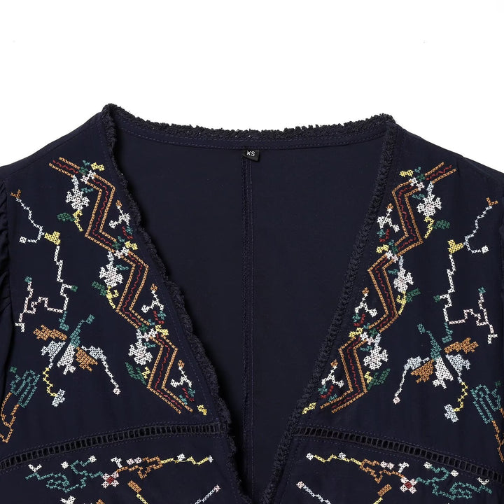 Dame kort bluse med plads til elegante bind Skovae
