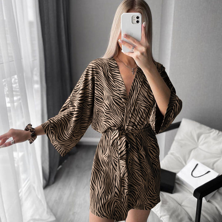 Dame Kimono-robe med stilfuld zebra-print og elastisk bånd Stilla