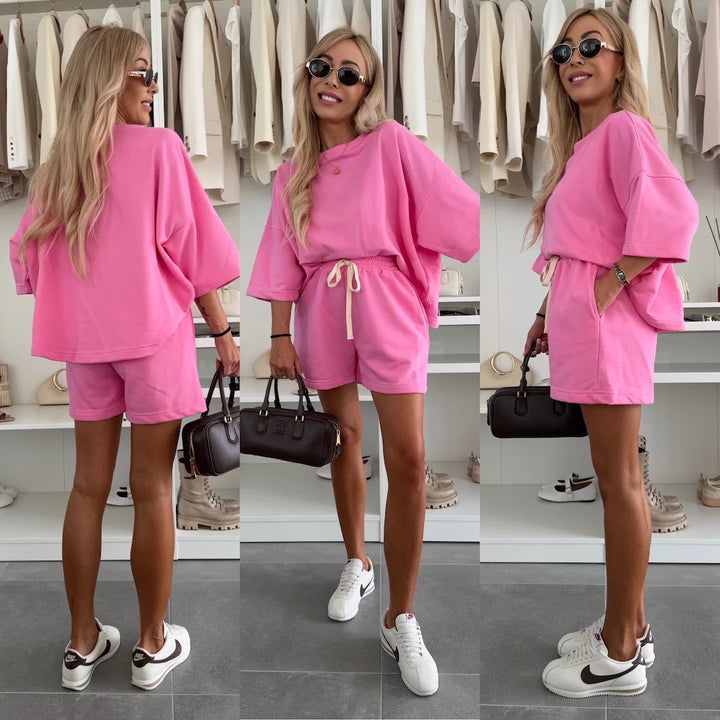 Dame casual sæt bestående af oversized t-shirt og shorts med justerbar talje snor Skovae