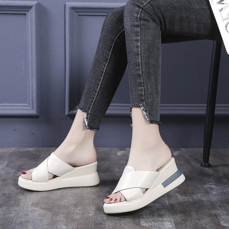 Dame Wedge-sandaler med elegant krydsrem-design og skridsikker sål Stilla