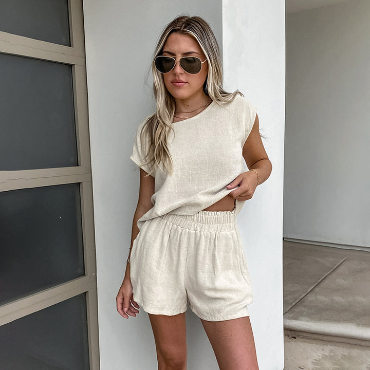 Dame fritids-sæt i let hør med shorts og T-shirt Stilla