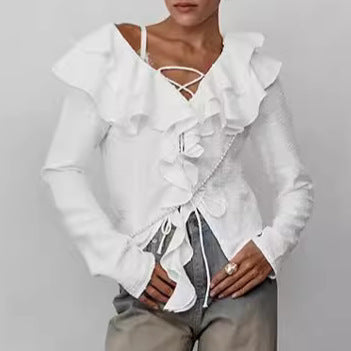 Dame Rynkebluse med elegant V-udskæring og snøre detaljer Stilla