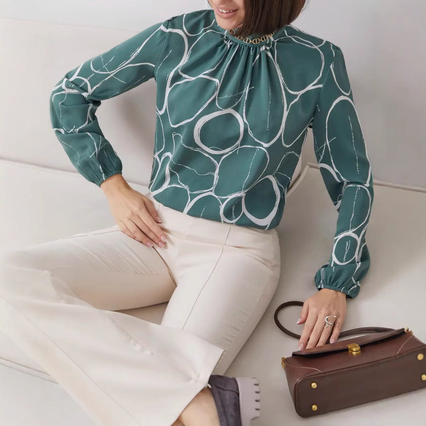 Damebluse med elegant blomsterdesign og bredt ærme Stilla